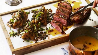 Kryddstekt ankbröst med apelsinsky och krispiga svartrötter