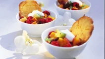 Exotisk fruktsallad med honungscrème