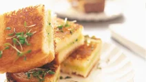 Krasse- och cheddartoast med senapscrème