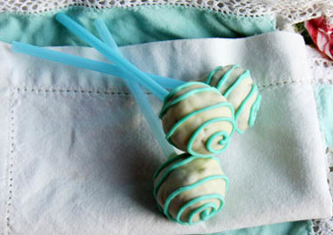 Mustikka-valkosuklaa Cake Pops