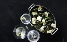Dry Martini met Creamy Blue & padron pepers