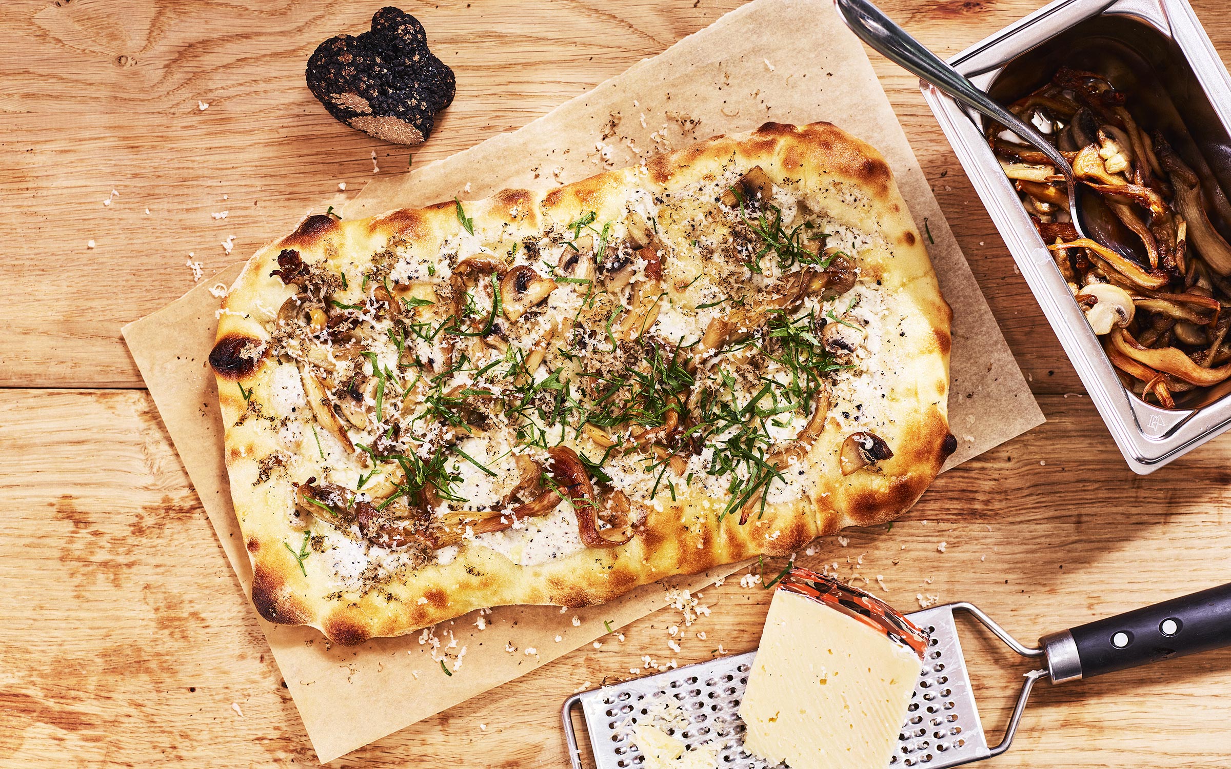 Pinsa med tryffel och Svecia