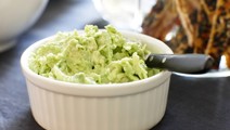 Juustoinen guacamole