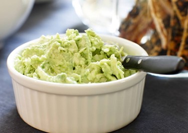 Juustoinen guacamole