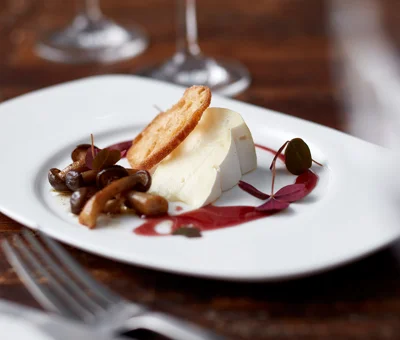Creamy White beech mushrooms, croutons and syrup