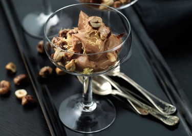 Nougat-hasselpähkinämousse
