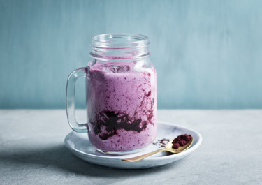 Marjaproteiinismoothie mustikoilla ja limellä