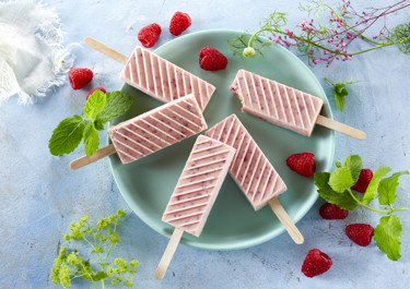 Hindbærispinde med yoghurt