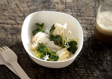 Smörad svampbuljong med två sorters kål