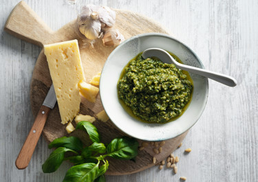 Mild pesto med svensk ost
