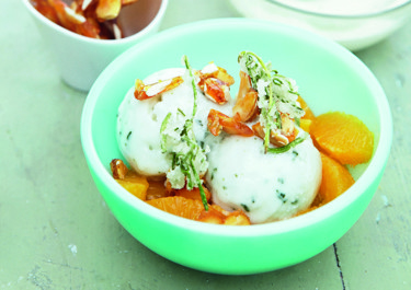 Rosmarinsorbet med karamelmandler