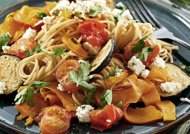 Espaguetis con verduras asadas y Arla Apetina