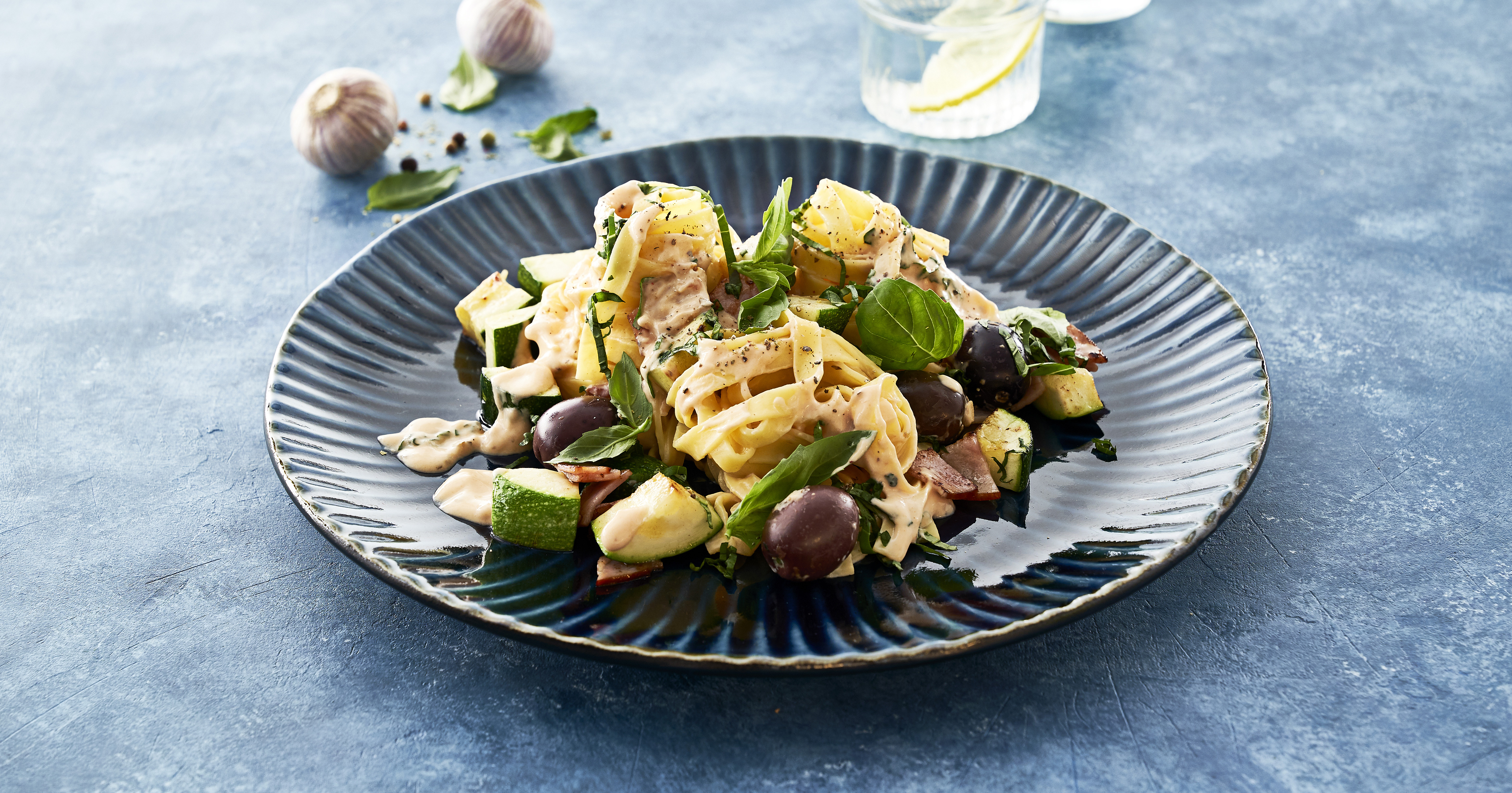 Pasta med squash og skinke