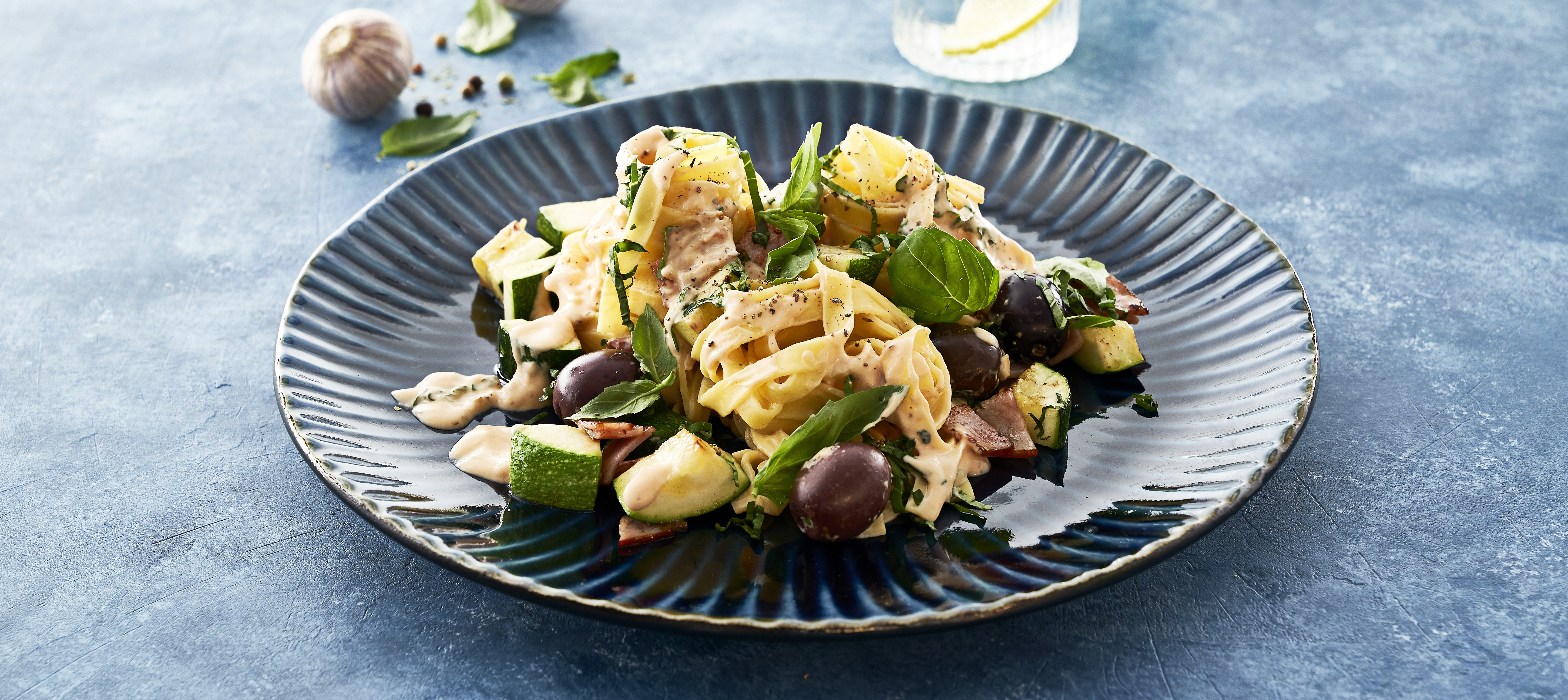 Pasta med squash og skinke