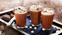 Lactosevrije warme chocolademelk met marshmallows