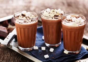 Laktosefreie heiße Schokolade mit Marshmallows 