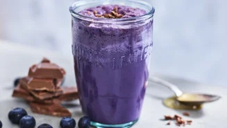Mjölkdrink med blåbär och choklad