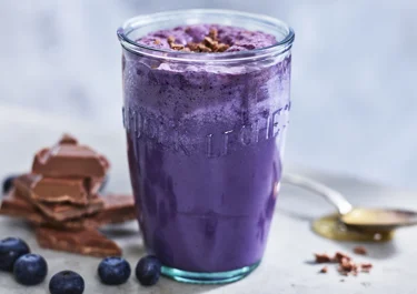 Mjölkdrink med blåbär och choklad