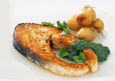 Stekt lax med vårgrön sås