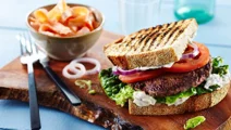 Hamburger met lactosevrije knoflooksaus van yoghurt
