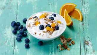 Skyr bowl with orange and blueberry
