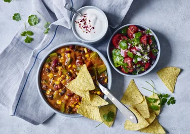 Hot bønnegryde med pico de gallo