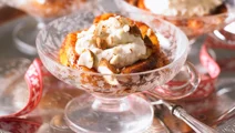 Kanelstekt ananas med mandelgrädde