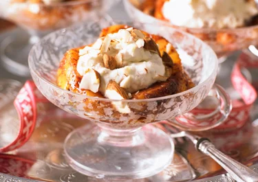 Kanelstekt ananas med mandelgrädde