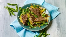 Rugbrødssandwich med grøn spread