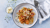 Spaghetti med kylling og tomatsauce