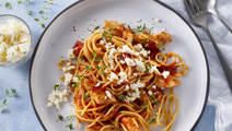 Spaghetti med kylling og tomatsauce