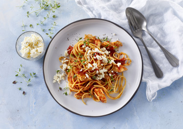 Spaghetti med kylling og tomatsauce