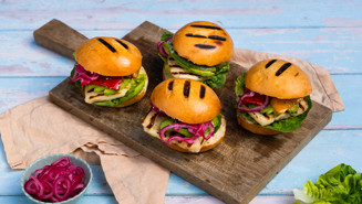 Grillatulla juustolla täytetty hampurilainen