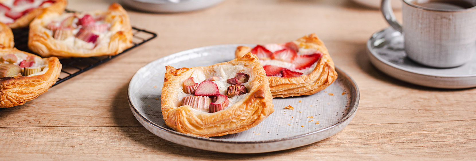 Rhabarber-Erdbeer Plundertaschen