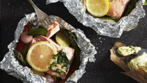 Laksepakker på grill