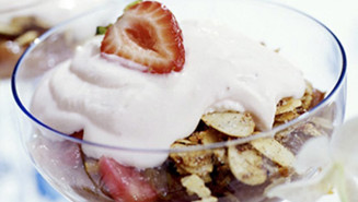 Raparperi-manteliherkku