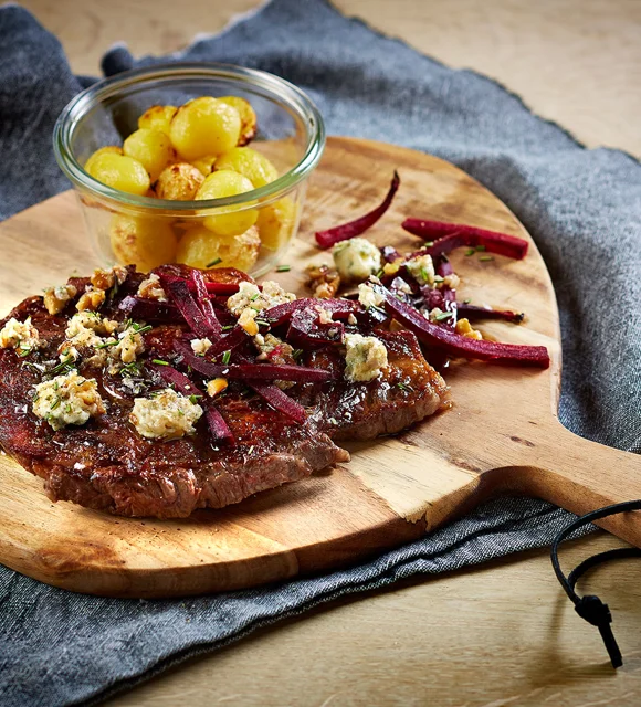 Bœuf grillé avec betteraves et fromage bleu