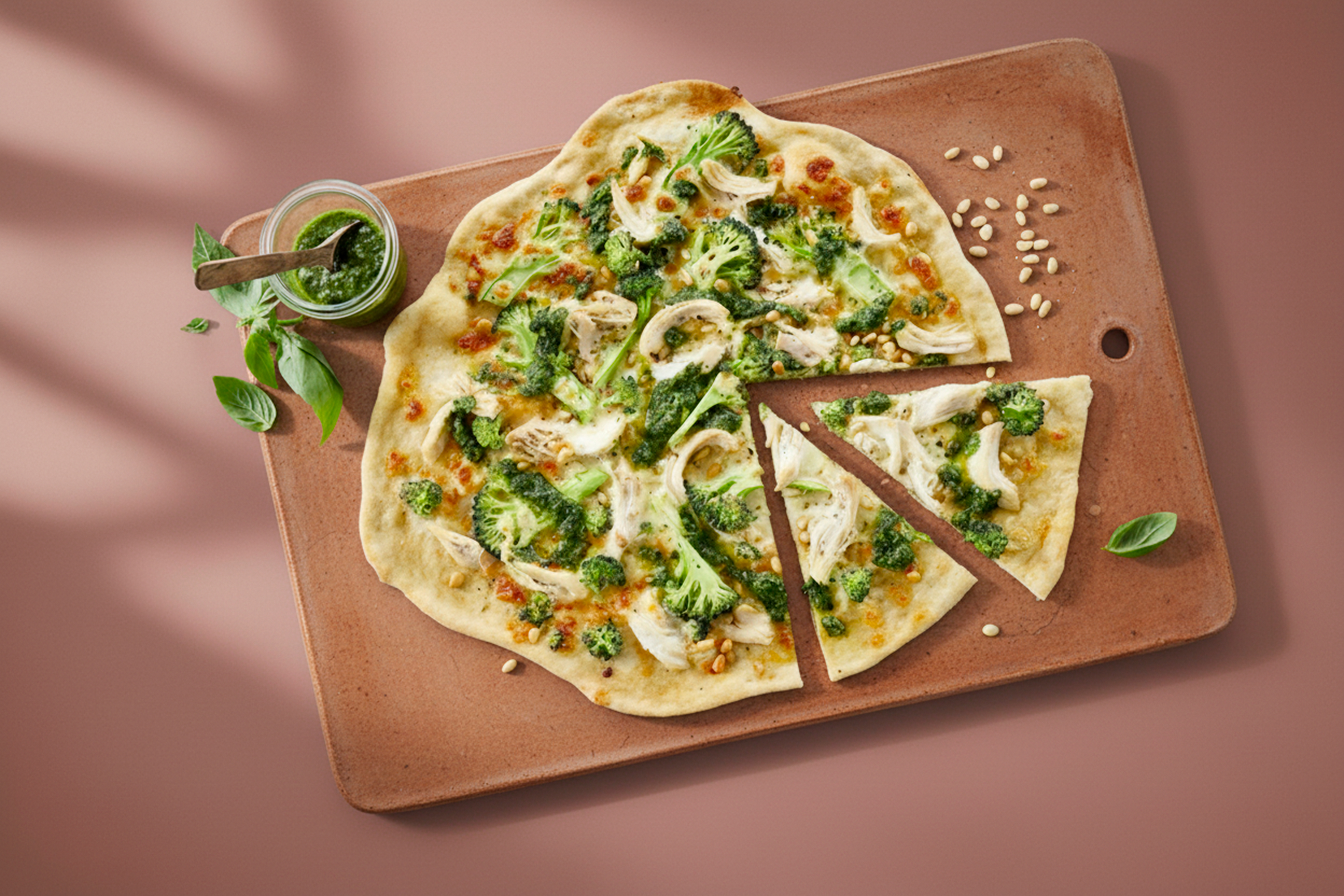 Broccoli chicken pizza