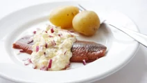 Sill med ägg och lökröra