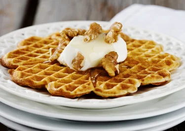 Kardemummavåfflor med yoghurt och honung