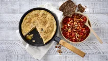 Tortilla-omelet met tomatensalade