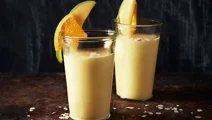 Mangosmoothie med kvarg och havregryn