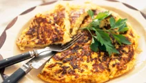 Frittata med lök och ost