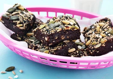 Brownie med vanilj- och saltrostade frön