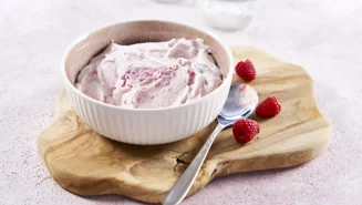 Lactose-free raspberry cream