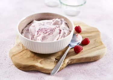 Lactose-free raspberry cream