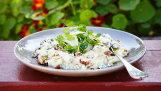 Risotto på rotselleri med rostade hasselnötter och ädelost