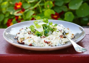 Risotto på rotselleri med rostade hasselnötter och ädelost