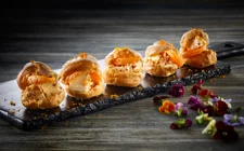 BRANDTEIG MIT ANANAS-FRISCHKÄSE