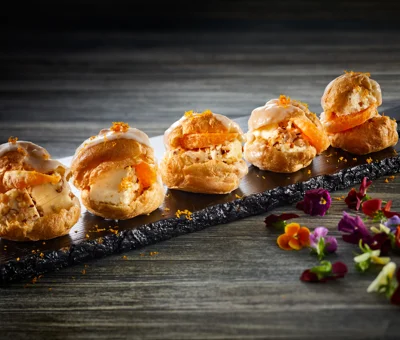 CHOUX PASTRY WITH PINEAPPLE CREAM CHEESE